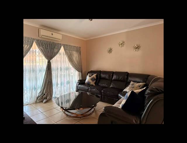 3 BEDROOM APARTMENT FOR SALE IN WATERVAL EAST